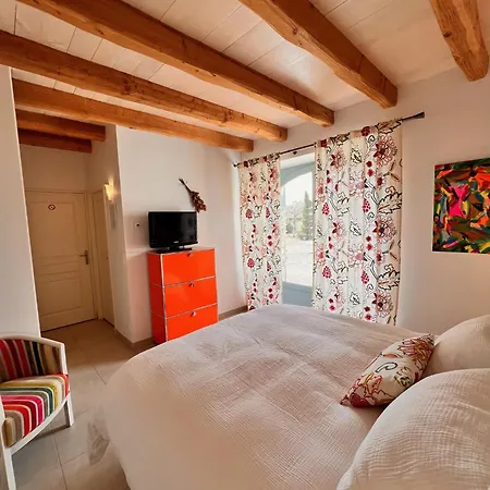 Le Clos Des Buis D'hotes Cote Cour Cazals (Lot)