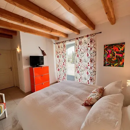 Le Clos Des Buis D'hotes Cote Cour Cazals (Lot)