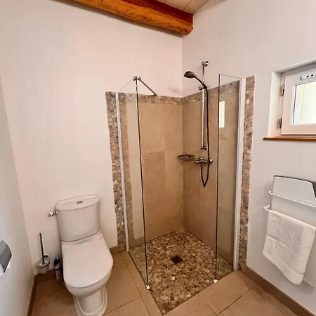 Le Clos Des Buis D'hotes Cote Cour Bed & Breakfast