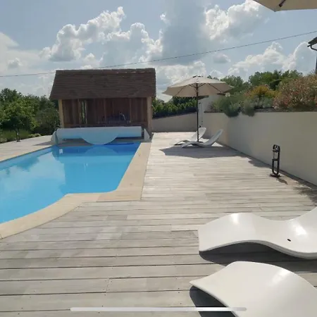 Le Clos Des Buis D'hotes Cote Cour Bed & Breakfast 3*
