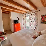 Le Clos Des Buis D'hôtes Côté Cour Cazals (Lot)