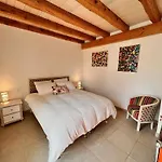 Le Clos Des Buis D'hôtes Côté Cour Bed and breakfast Cazals (Lot)