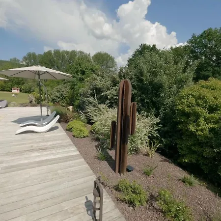 Le Clos Des Buis D'hotes Cote Cour Bed and Breakfast