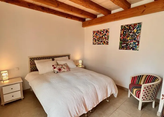 Le Clos Des Buis D'hotes Cote Cour Bed and Breakfast Cazals (Lot)