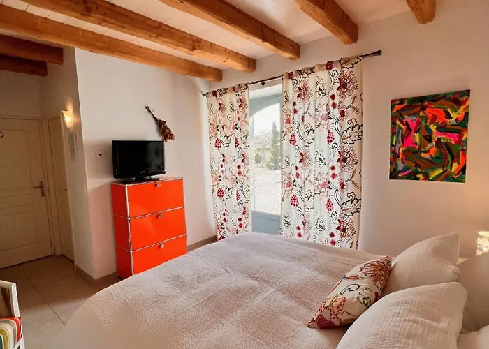 Le Clos Des Buis D'hotes Cote Cour Cazals (Lot)