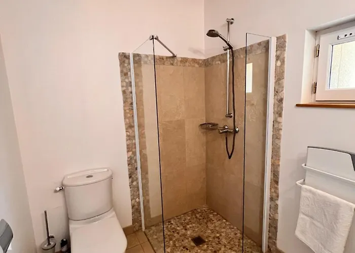 Le Clos Des Buis D'hotes Cote Cour Bed and Breakfast