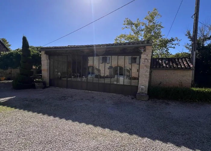 Le Clos Des Buis D'hotes Cote Cour Cazals (Lot)