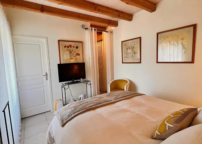 Le Clos Des Buis D'hotes Cote Cour Cazals (Lot)