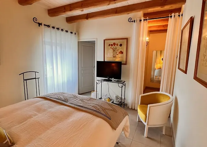 Bed and Breakfast Le Clos Des Buis D'hotes Cote Cour 3*